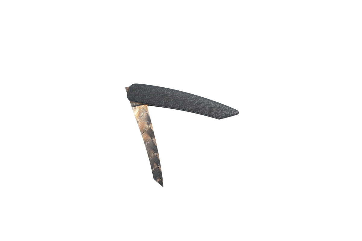 النصل العربي × SKnife — ألياف الكربون والألمـاس