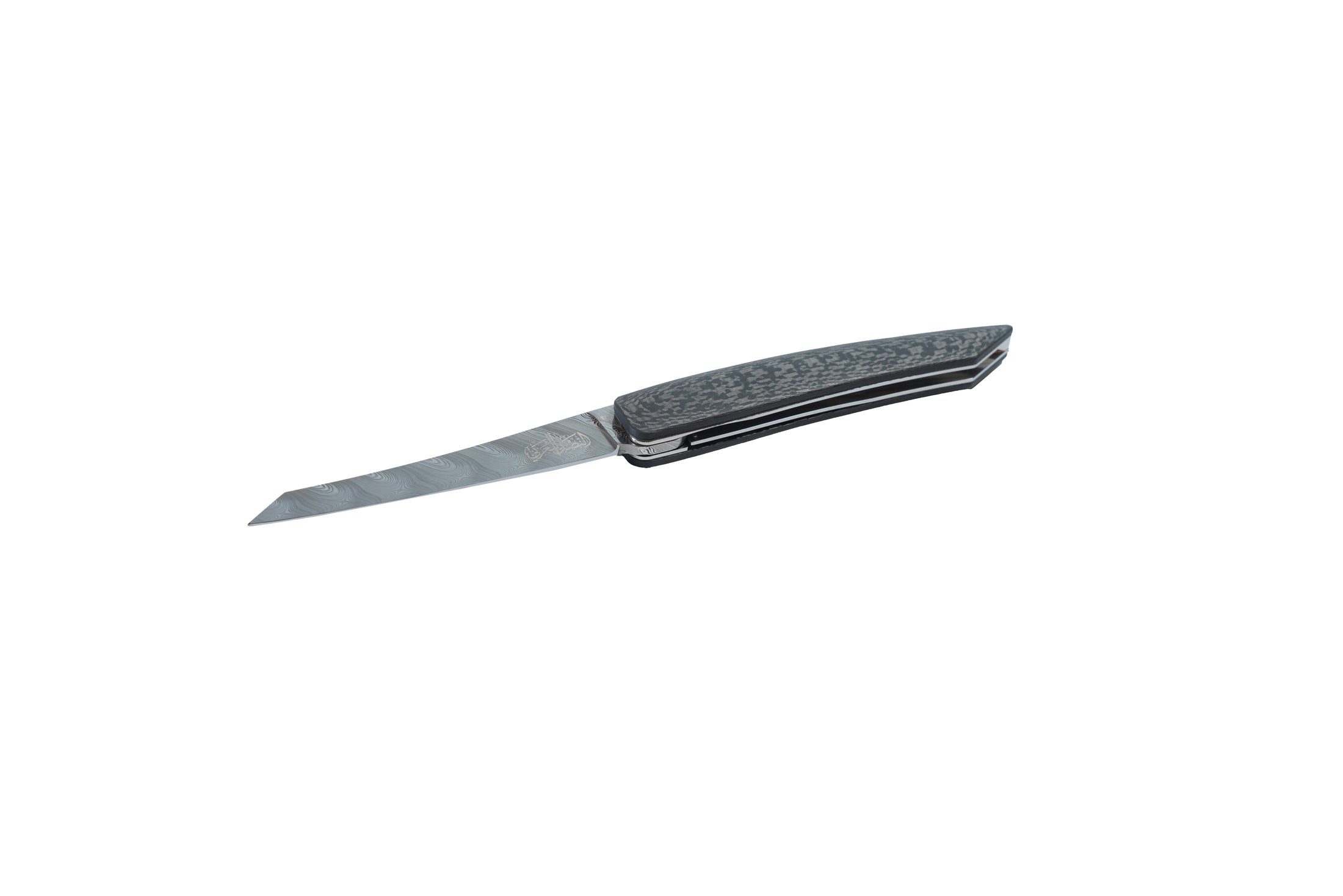 النصل العربي × SKnife — ألياف الكربون والألمـاس